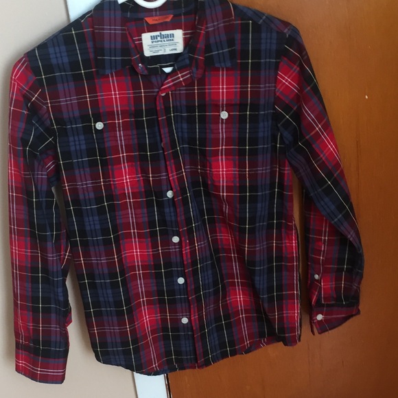 ➡️2/$25❗️⬅️Youth size boy’s button down shirt ❤️ - Picture 1 of 3